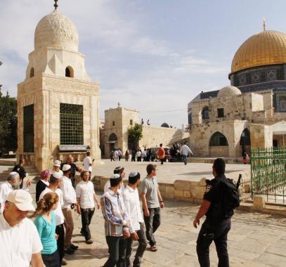 اقتحام المسجد الأقصى من قبل منظمة طلابية.jpg