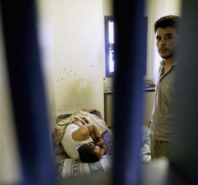 تحذير من تفاقم الوضع الصحي للأسير أبو هنية.jpg