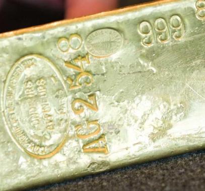 الذهب يصعد بفعل التوقعات حول أسعار الفائدة