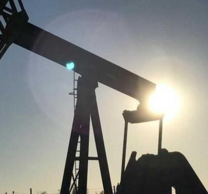 النفط قرب أعلى مستوى بفعل توقعات بزيادة الطلب