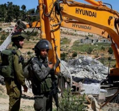 الاحتلال يشرع بهدم مشاتل وتجريف أراضٍ شمال شرق القدس