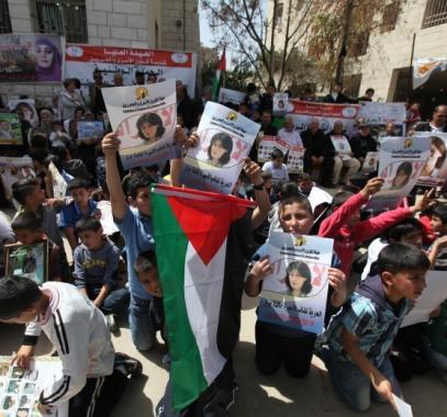 اعتصام تضامني مع الأسرى في سجون الاحتلال بطولكرم.jpg