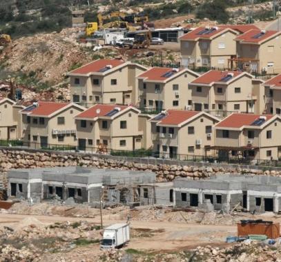 الاحتلال يصادق على بناء مئات الوحدات الاستيطانية في الضفة
