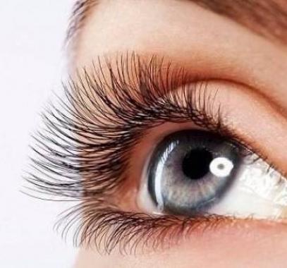 5 وسائل لتقوية الرموش والحفاظ على صحتها