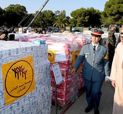 ملك المغرب يشرف شخصيًا على انطلاقة عملية إرسال مساعدة إنسانية لغزة.jpg