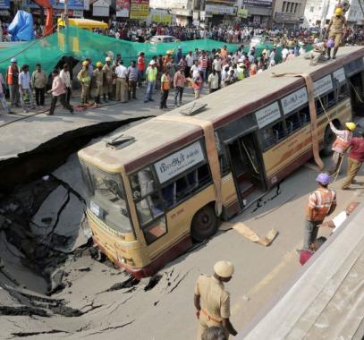 مصرع 15 شخصًا إثر سقوط حافلة ركاب بواد في جواتيمالا