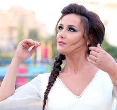 الممثلة السورية كندة حنا تشعل المواقع بصورتها