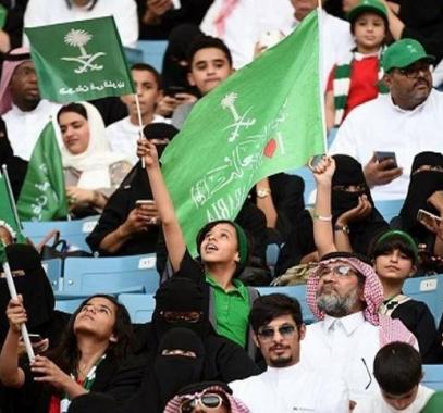 السعودية ستسمح للنساء بدخول ثلاثة ملاعب لكرة القدم بدءا من 2018.jpg