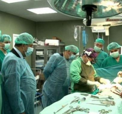 أطباء وممرضين.jpg