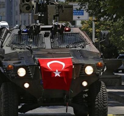 بالفيديو : شاهد الموكب المصاحب لأشهر زعماء المافيا في تركيا إلى السجن