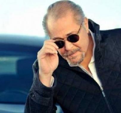 بالصور : الجمهور يتداول صور قبر محمود عبد العزيز وما قالته أرملته يثير ضجة!