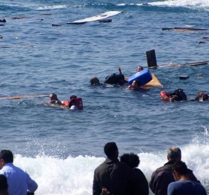 إنقاذ 44 مهاجراً قبالة السواحل التركية 