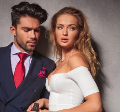 دراسة: تحديق الرجل في صدر المرأة يُطيل عمره!