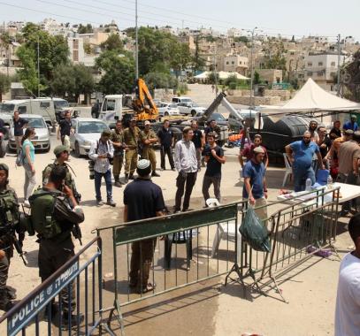 رئيس مجلس المستوطنات بالضفة يعزم التحصن في مبنى الرجبي بالخليل