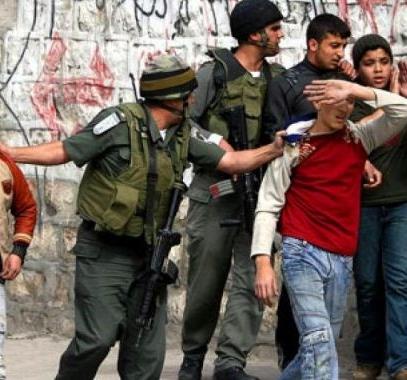 أكثر من 400 طفل فلسطيني بسجون الاحتلال.jpg