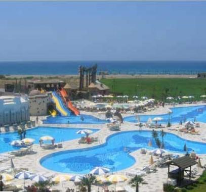 السياح الاجانب.jpg