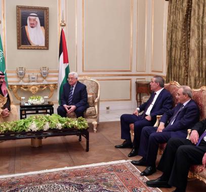 الرئيس يعقد جلسة مباحثات مع ولي العهد السعودي.jpg