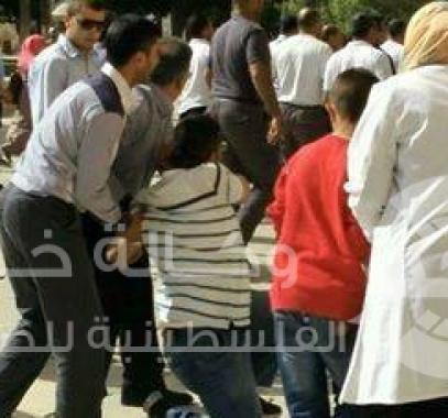 مستوطنين يعتدون على حراس الأقصى 