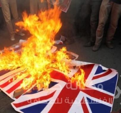 حرق علم بريطانيا 
