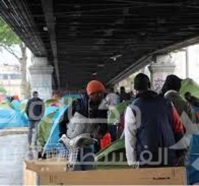 مخيم لاجئين تحت جسر فى باريس 