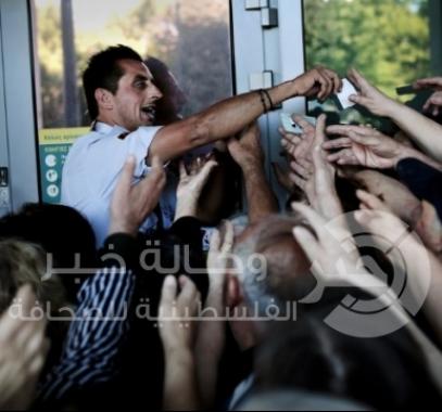 اليونان على أبواب البيوت