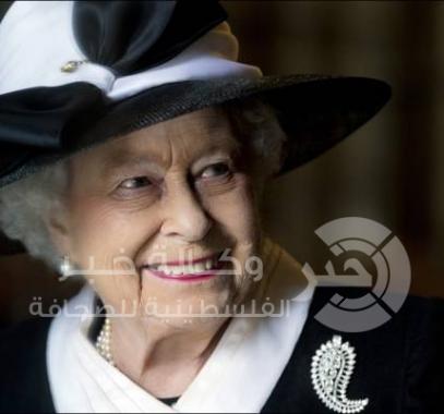 الملكة اليزابيت الثانية إطلالة راقية 
