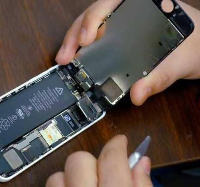 رسالة من نواب أميركيين لرئيس أبل بشأن إبطاء آيفون