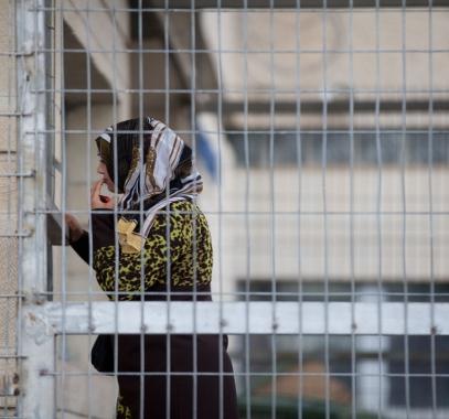 مركز: أوضاع الأسيرات الفلسطينيات بالسجون تدعو للقلق