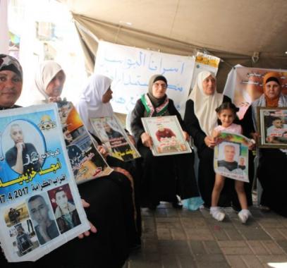 مواطنو بلدة الخضر ينظمون مسيرة دعماً للأسرى