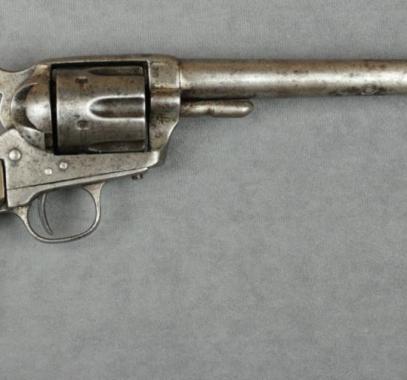 الاحتلال يعتقل شاباً بدعوى إطلاق النار من سلاح يدوي