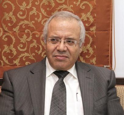 غنام يطلع مسؤولا في الخارجية القطرية على آخر المستجدات.jpg