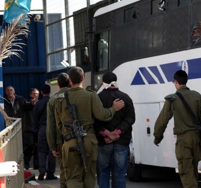 الاحتلال يستدعي زوجة أسير مقدسي للتحقيق.jpg