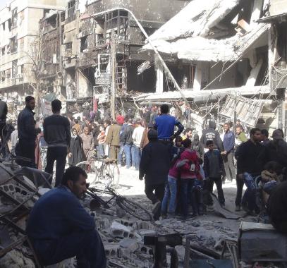 قصف مخيم اليرموك بقنابل عنقودية وصواريخ حارقة