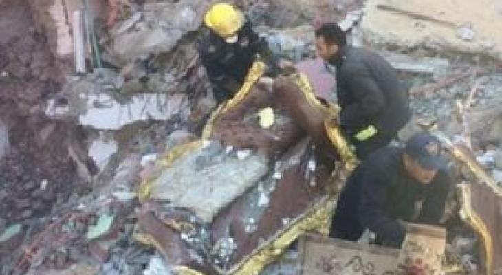 بالصور.. انهيار مبنى في المنصورة ومقتل 3 بينهم طفلة