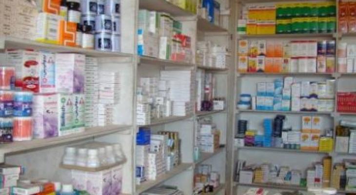 نيابة غزة تغلق صيدلية لبيعها أدوية محظورة