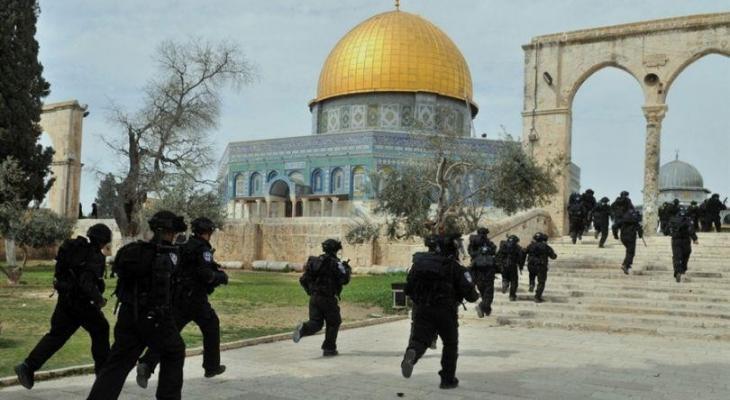 إغلاق أحد أبواب المسجد الأقصى واعتقال شابًا من القدس المحتلة.jpg