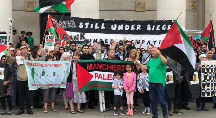 جبهة النضال الشعبي في بريطانيا تشارك في مسيرة الشموع حداداً على أرواح شهداء غزة