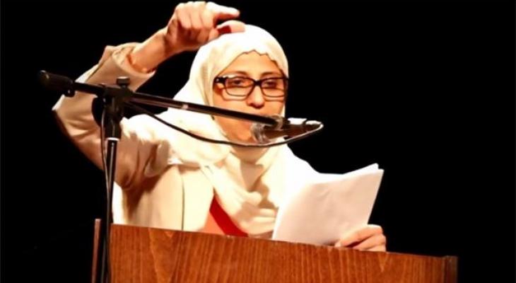 الاحتلال يخفف شروط الاعتقال المنزلي على الشاعرة دارين