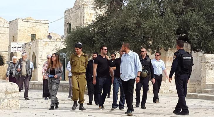 18 مستوطناً يجددون اقتحامهم للأقصى