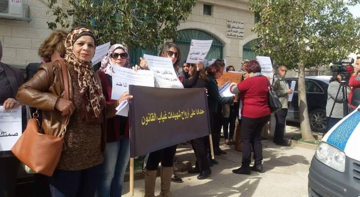 بالصور: اعتصام برام الله ضد ظاهرة قتل النساء والعنف الأسري