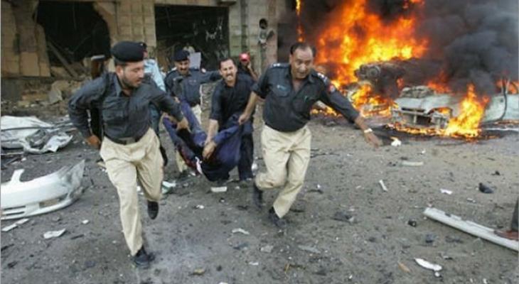 نحو 35 قتيلا بتفجير مزار صوفي في باكستان