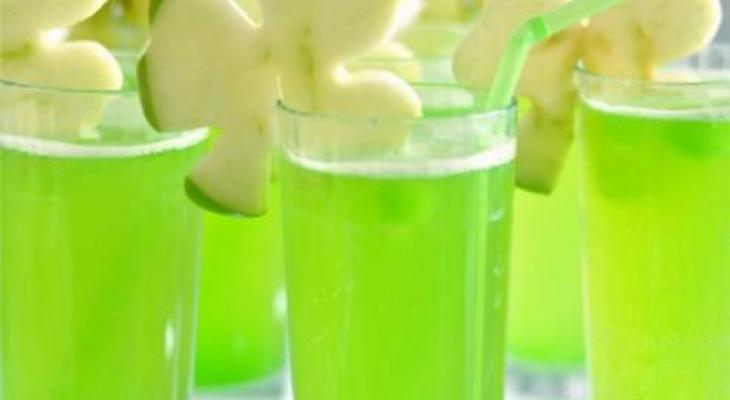 shamrock-drink-with-apple-garnish-550x550-jpg-31379205303007714