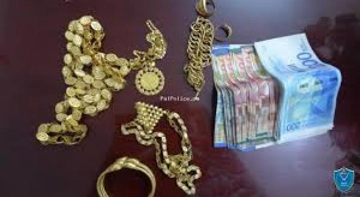 الشرطة تكشف ملابسات سرقة مصاغ ذهبي بقيمة 7 آلاف دينار في طولكرم
