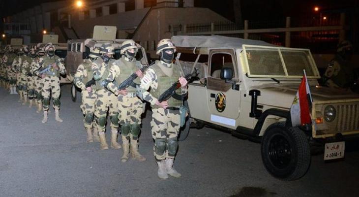 السيسي يجري تغييرات في قيادات الجيش المصري