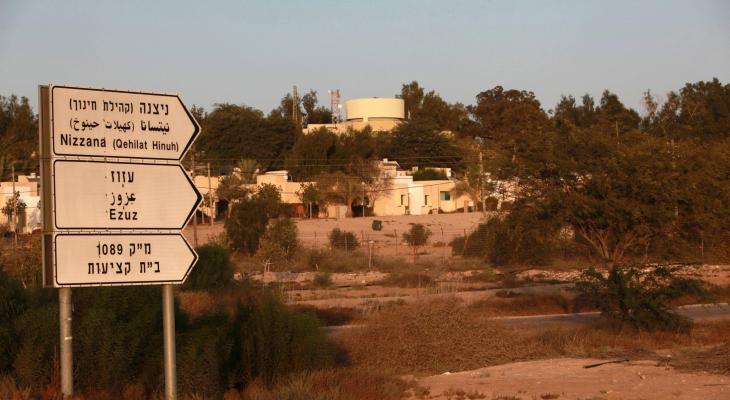 إسرائيل تُعطل شبكة الهواتف في منطقة "نيتسانا" منعاً لتهريب معلومات حول الأسرى المضربين