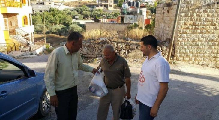 فتح توزع مساعدات رمضانية على الأسر المحتاجة في سلفيت