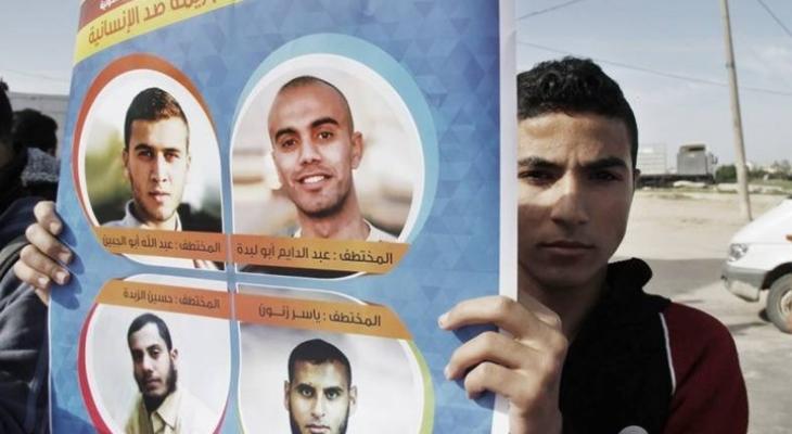 مصدر لـ"خبر": قيادي كبير بحماس تسلّم المختطفين الأربعة في القاهرة