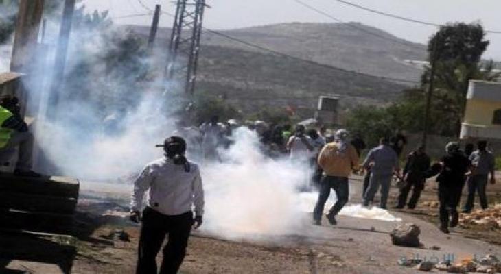 بيت لحم: إصابات بالاختناق خلال مواجهات مع الاحتلال في قرية حوسان