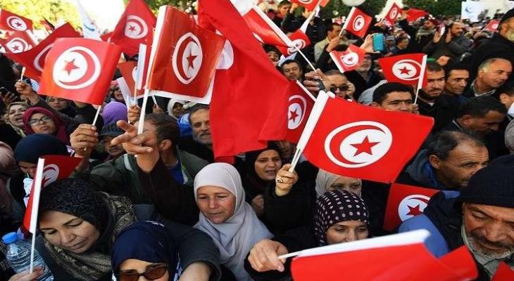 ماذا يحدث في تونس هذه الأيام ؟