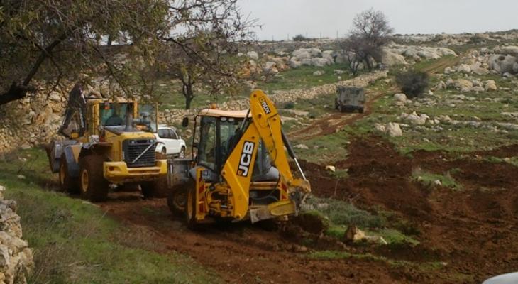 الاحتلال يجرف أراضي شرق قرية يانون بنابلس